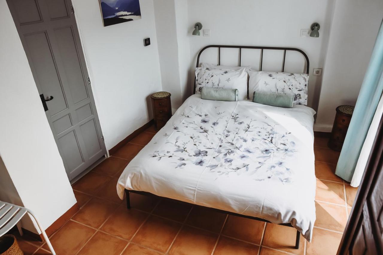 Lake Room Iznajar Ngoại thất bức ảnh